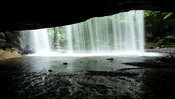 Nabegataki Falls