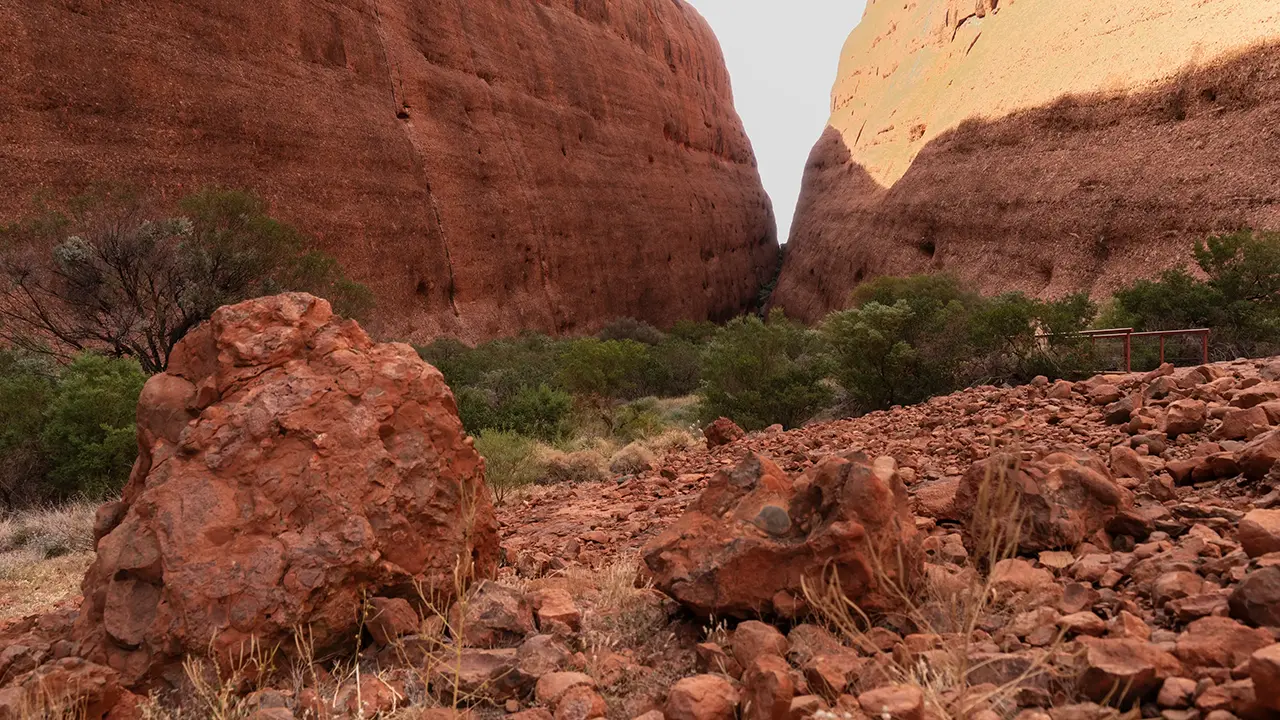 Kata Tjuta Waḻpa Gorge